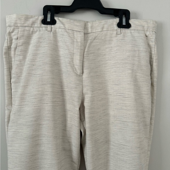 Gap tailored crop stretch trousers. Pictures show the subtle black lines. - Picture 4 of 9